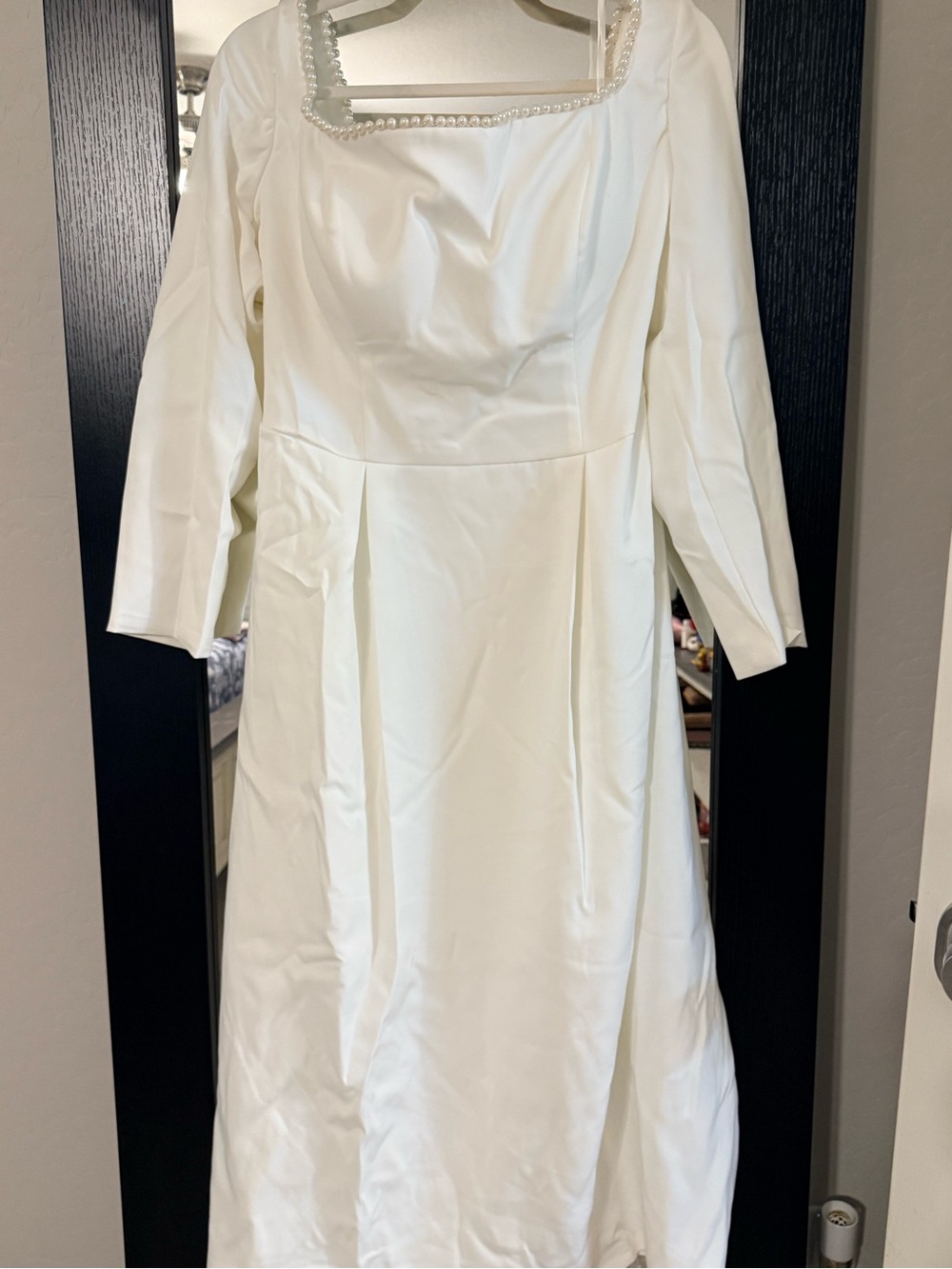 Elegant White Long-Sleeve Square Neck Dress